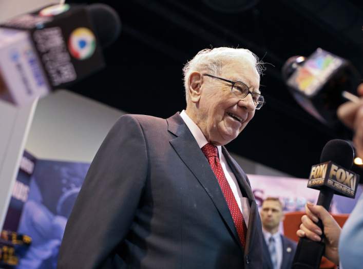 Berkshire Hathaway Chairman Warren Buffett walks through the exhibit hall as shareholders gather to hear from the billionaire investor at Berkshire Hathaway Inc's annual shareholder meeting in Omaha, Nebraska, U.S., May 4, 2019. REUTERS/Scott Morgan