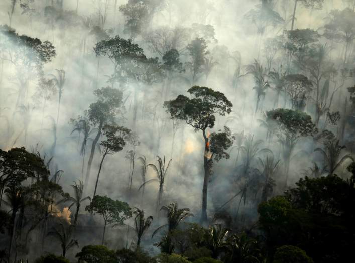 FILE PHOTO: Smoke billows from a fire in an area of the Amazon rainforest near Porto Velho, Rondonia State, Brazil, September 10, 2019. REUTERS/Bruno Kelly/File Photo