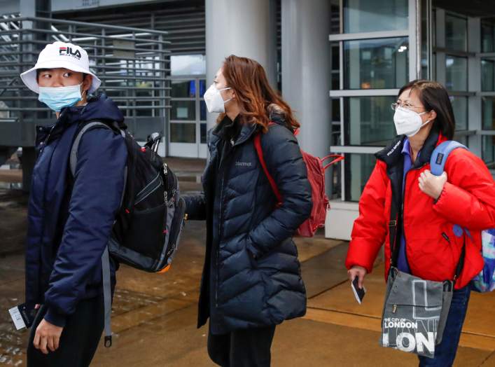 Passengers wearing masks, amid the health threat of novel coronavirus, arrive on a direct flight from China at Chicago's O'Hare airport in Chicago, Illinois, U.S., January 24, 2020. REUTERS/Kamil Krzaczynski