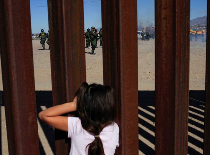 A child looks at U.S. Border Patrol agents conducting a training exercise at the border fence between Ciudad Juarez, Mexico and Sunland Park, U.S., as seen from Ciudad Juarez, Mexico January 31, 2020. REUTERS/Jose Luis Gonzalez