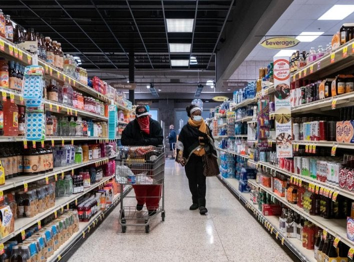 Shoppers browse in a supermarket while wearing masks to help slow the spread of coronavirus disease (COVID-19) in north St. Louis, Missouri, U.S. April 4, 2020. Picture taken April 4, 2020. REUTERS/Lawrence Bryant