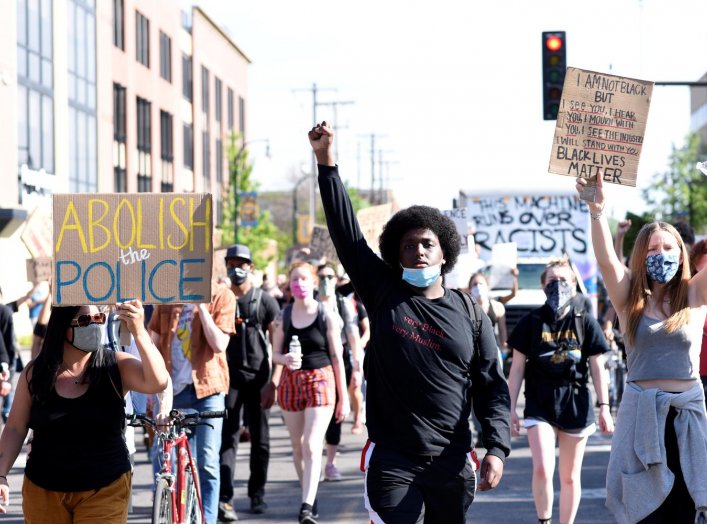 Demonstrators march down Chicago Ave during sixth day of demonstrations after the death in police custody of George Floyd in Minneapolis, Minnesota, U.S. May 31, 2020. REUTERS/Nicholas Pfosi