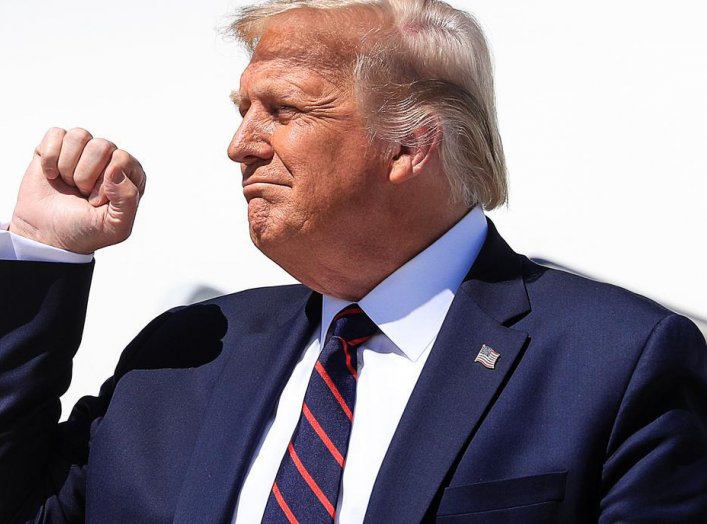 U.S. President Donald Trump arrives aboard Air Force One at Wilkes-Barre Scranton International Airport in Avoca, Pennsylvania, U.S., August 20, 2020. REUTERS/Tom Brenner