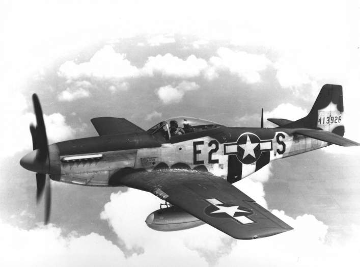 https://en.wikipedia.org/wiki/North_American_P-51_Mustang#/media/File:375th_Fighter_Squadron_North_American_P-51D-5-NA_Mustang_44-13926.jpg