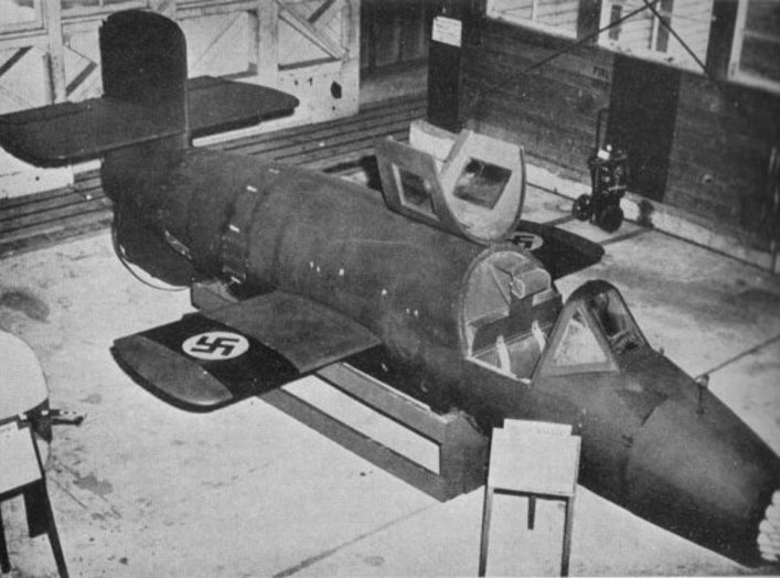 By Photograph published in: Aircraft of the Fighting Powers Vol VII Ed: O G Thetford Harborough Publishing Co, Leicester, England 1946. - from English Wikipedia, Public Domain, https://commons.wikimedia.org/w/index.php?curid=1049771