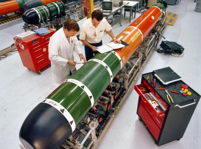 https://en.wikipedia.org/wiki/Mark_48_torpedo#/media/File:Mk_48_torpedo_maintenance_1982.JPEG