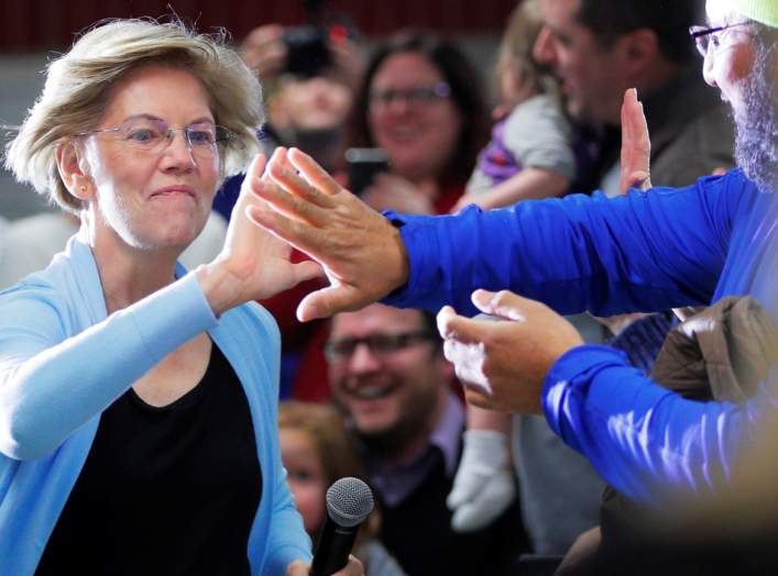 Democratic 2020 U.S. presidential candidate and U.S. Senator Elizabeth Warren (D-MA) takes the stage at a campaign town hall meeting in Grimes, Iowa, U.S., January 20, 2020. REUTERS/Brian Snyder
