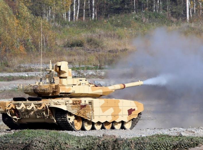 A Russian T-90 tank fires during the "Russia Arms Expo 2013" 9th international exhibition of arms, military equipment and ammunition, in the Urals city of Nizhny Tagil, September 25, 2013. REUTERS/Sergei Karpukhin (RUSSIA - Tags: MILITARY)