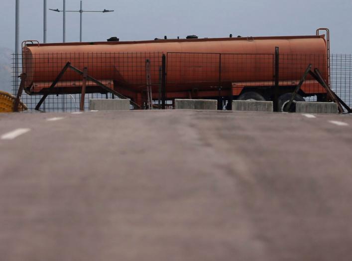 Fuel tank blocks the vehicular passage on Tienditas cross-border bridge between Colombia and Venezuela, in Cucuta, Colombia, February 6, 2019. REUTERS/Luisa Gonzalez