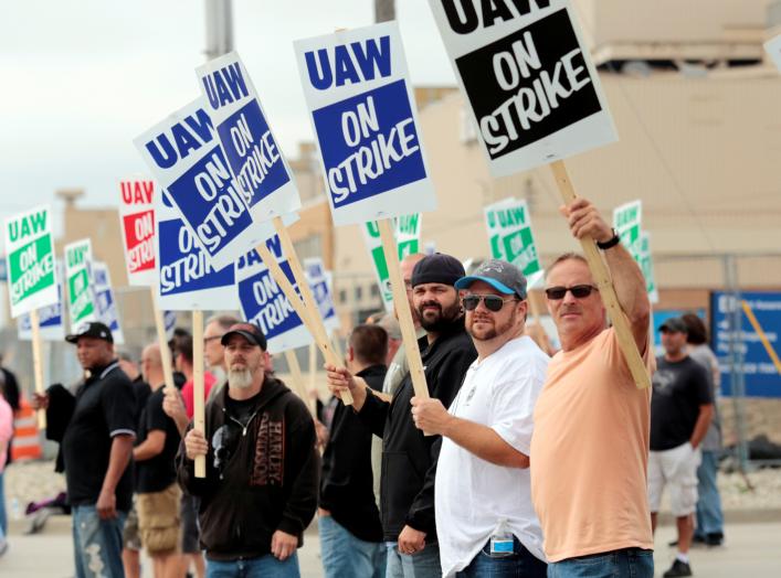 General Motors assembly workers picket outside the General Motors Flint Assembly plant during the United Auto Workers (UAW) national strike in Flint, Michigan, U.S., September 16, 2019. REUTERS/Rebecca Cook