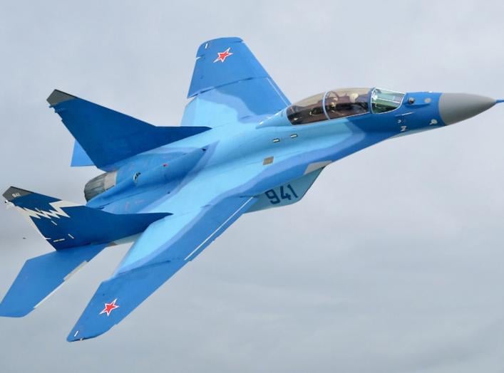 https://upload.wikimedia.org/wikipedia/commons/8/87/MiG-29K_at_MAKS-2007_airshow_%28altered%29.jpg