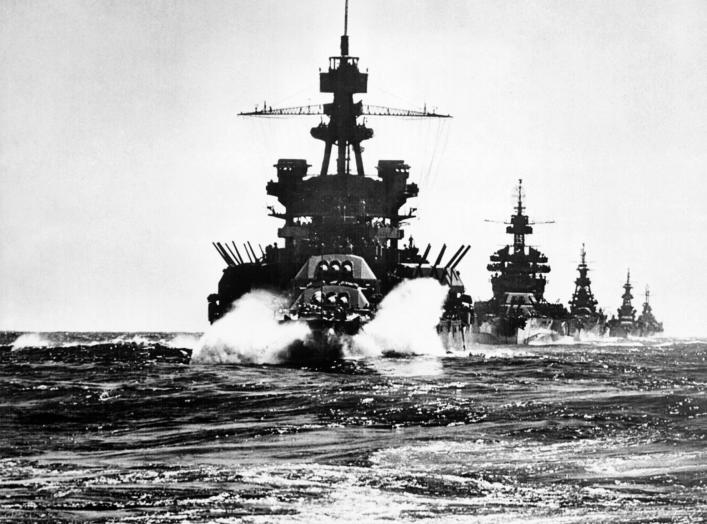 https://upload.wikimedia.org/wikipedia/commons/c/c5/USS_Pennsylvania_moving_into_Lingayen_Gulf.jpg
