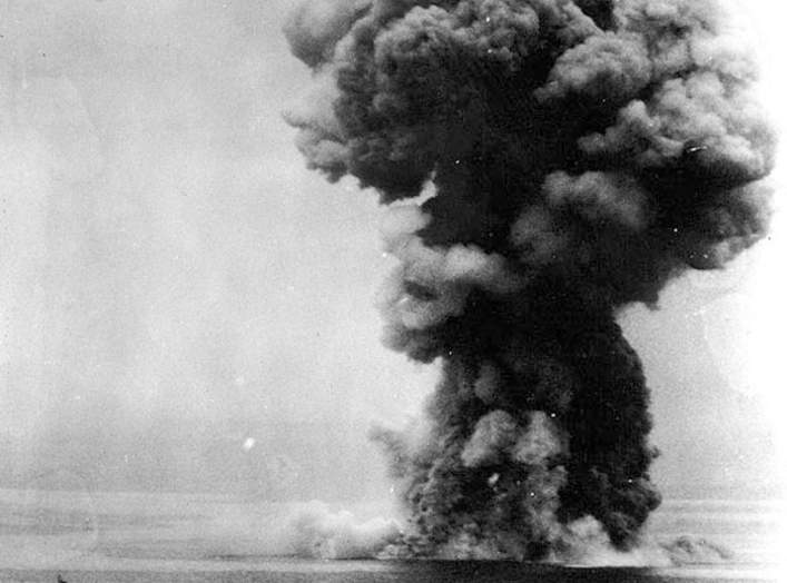 https://en.wikipedia.org/wiki/Japanese_battleship_Yamato#/media/File:Yamato_explosion.jpg