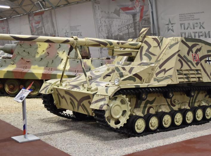 By Alan Wilson from Stilton, Peterborough, Cambs, UK - Nashorn ‘131 red’ – Patriot Museum, Kubinka, CC BY-SA 2.0, https://commons.wikimedia.org/w/index.php?curid=63970280