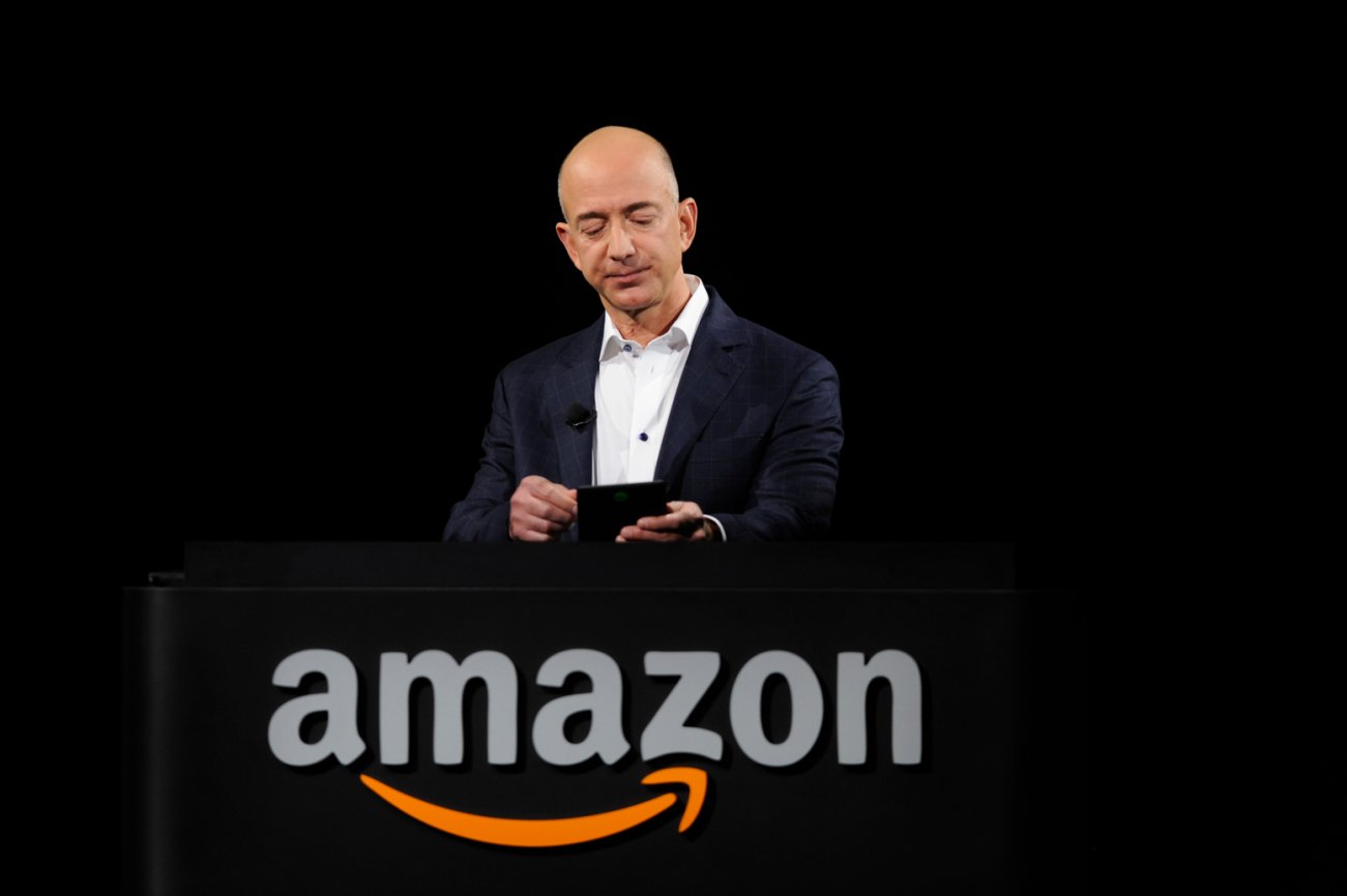 Amazon CEO Jeff Bezos demonstrates the Kindle Paperwhite during Amazon's Kindle Fire event in Santa Monica, California September 6, 2012.