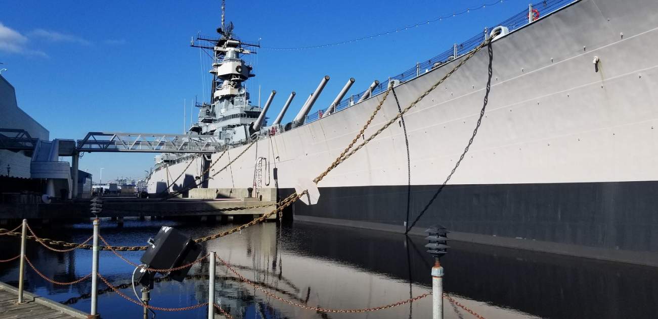 Hypothetical: Could the Navy's Last Battleship Sink the Navy's Newest Destroyer?