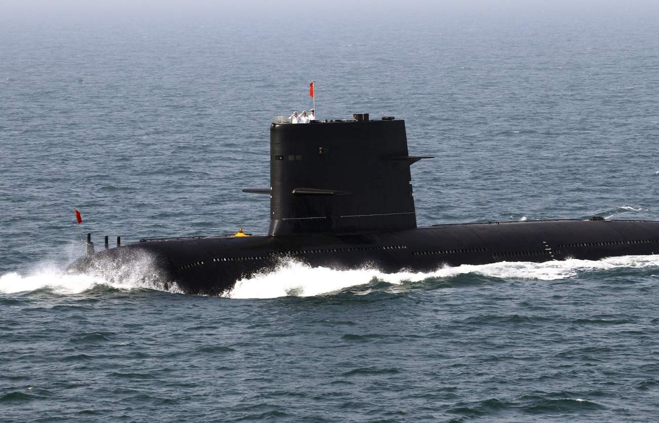 submarines in hunt for red october        
        <figure class=